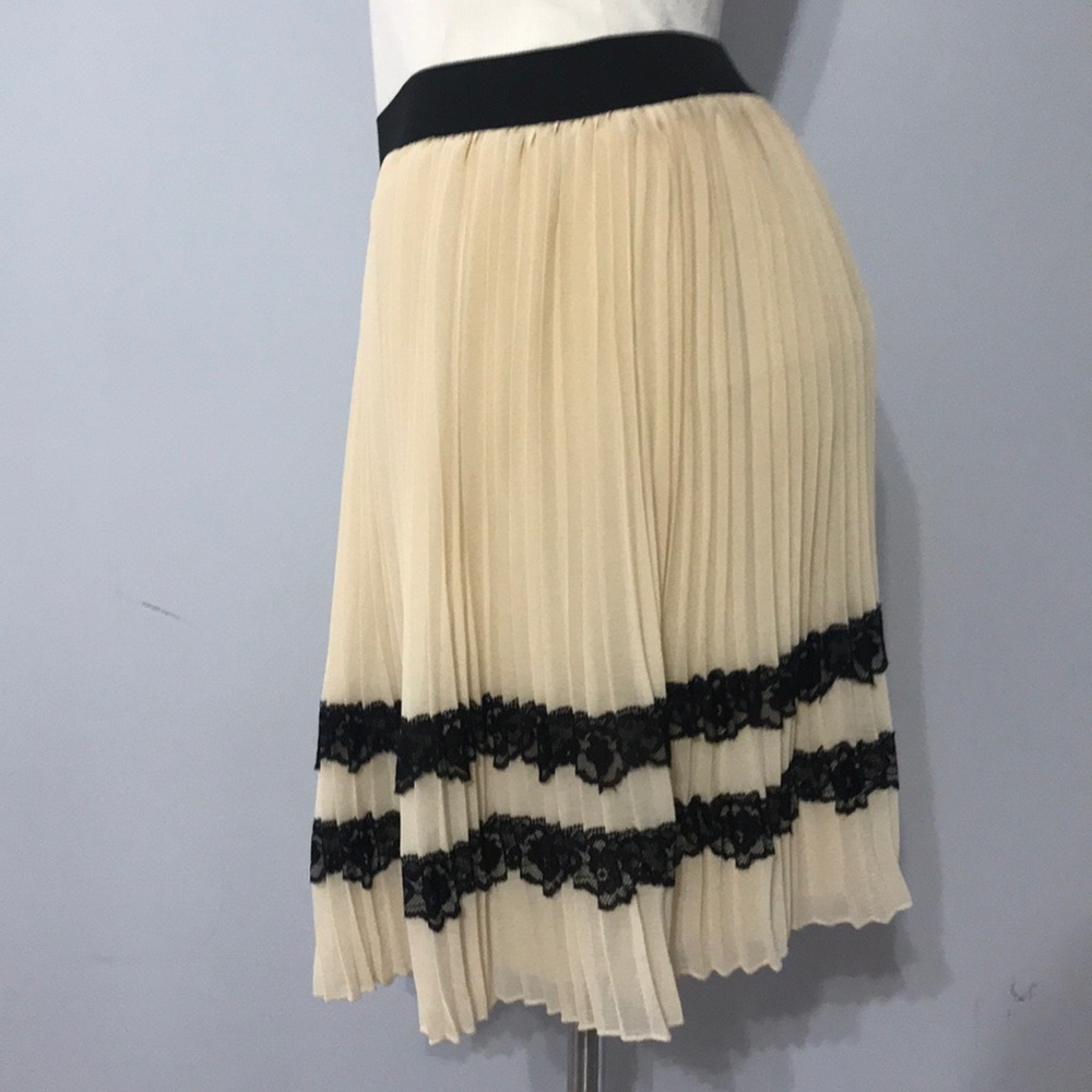 NWT! American Rag Pleated Skirt with Black Lace - Picture 3 of 6